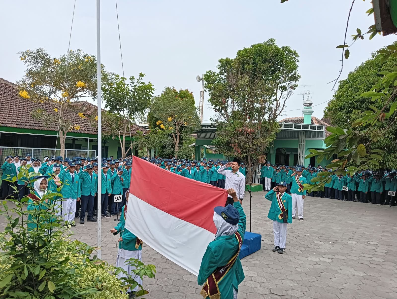 Hindari Kekerasan dan Aksi Tawuran Agar Hidup Menjadi Nyaman Materi Amanat Upacara Bendera MTsN 7 Ba