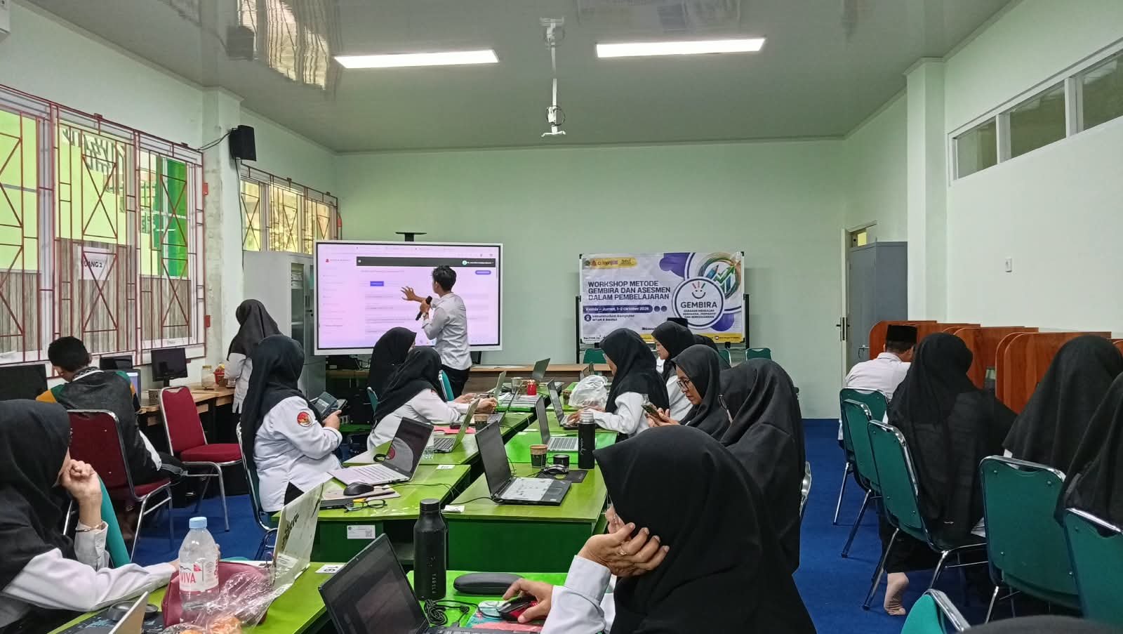 Tendik MTsN 6 Bantul Gelar Sosialisasi Aplikasi Lagimantul di Lab Komputer