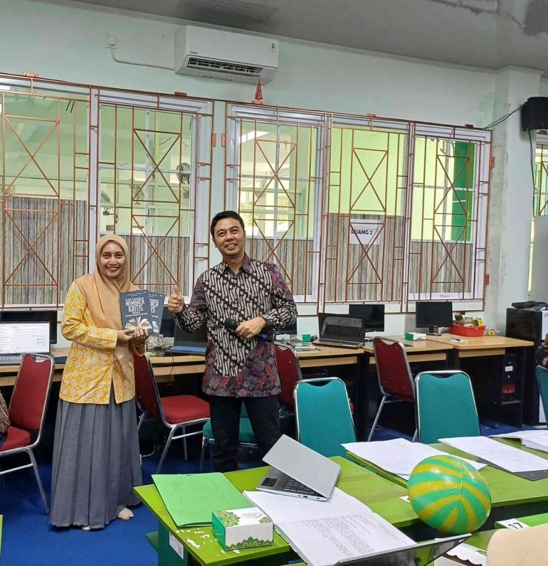 Bukan Hanya Guru, Tendik MTsN 6 Bantul Berkomitmen Hadirkan Gembira