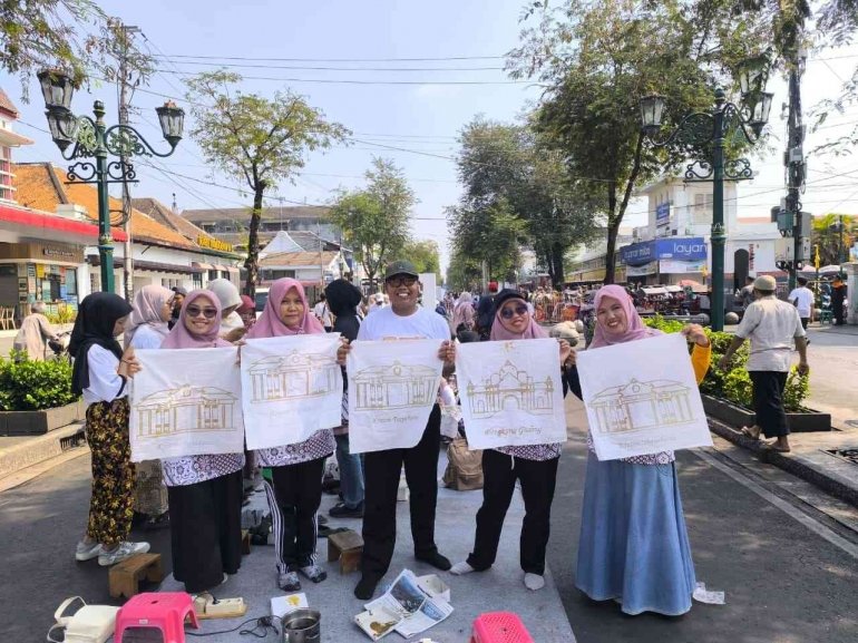 Aplikasikan Local Wisdom, GTK Matsaga Meriahkan 1001 Simphoni Membatik