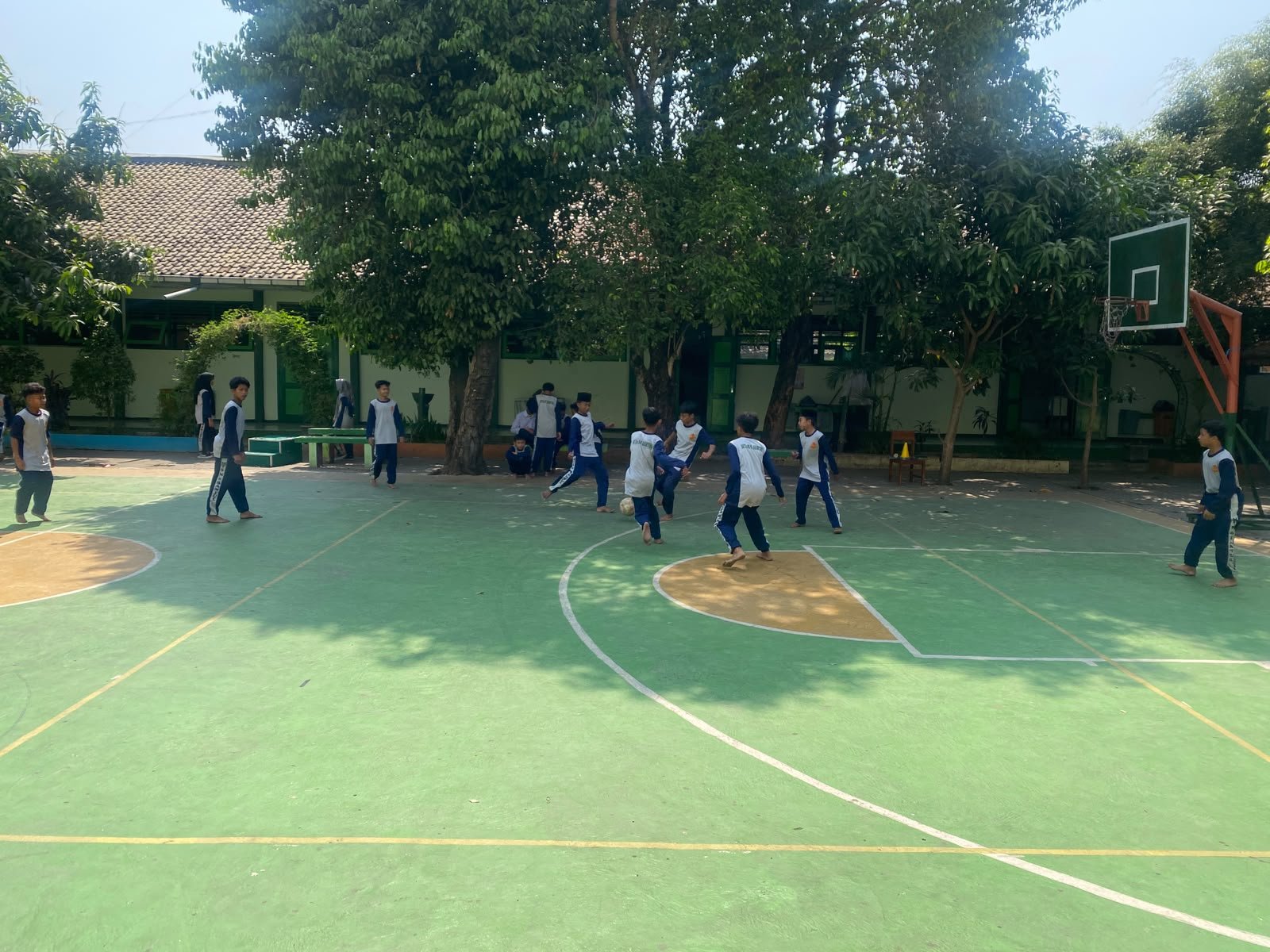 Jaga Kebugaran di Tengah Kesibukan Belajar, Siswa MTsN 6 Bantul  Semangat Bermain Sepak Bola 