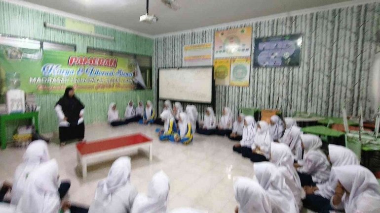 Keputrian MTsN 2 Bantul Ajak Murid Perempuan Menjaga Keimanan