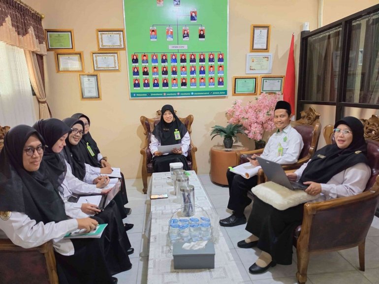 Pimpin Rakor EDM, Isti Bandini Tekankan Ketelitian Data MTsN 2 Bantul