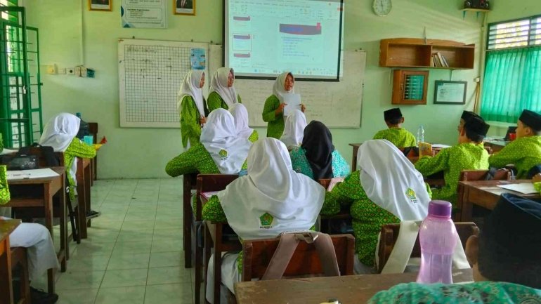Kader Adiwiyata MTsN 6 Bantul Gaungkan Gerakan Hemat Energi