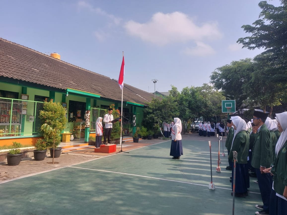 Upacara Bendera MTsN 9 Bantul Tekankan Pentingnya Percaya Diri