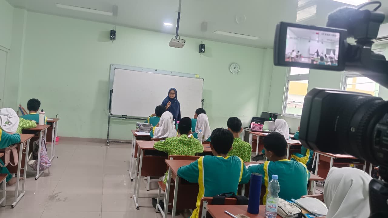 Take Video Pembelajaran Informatika, Murid Kelas IX D Pelajari Pseudocode