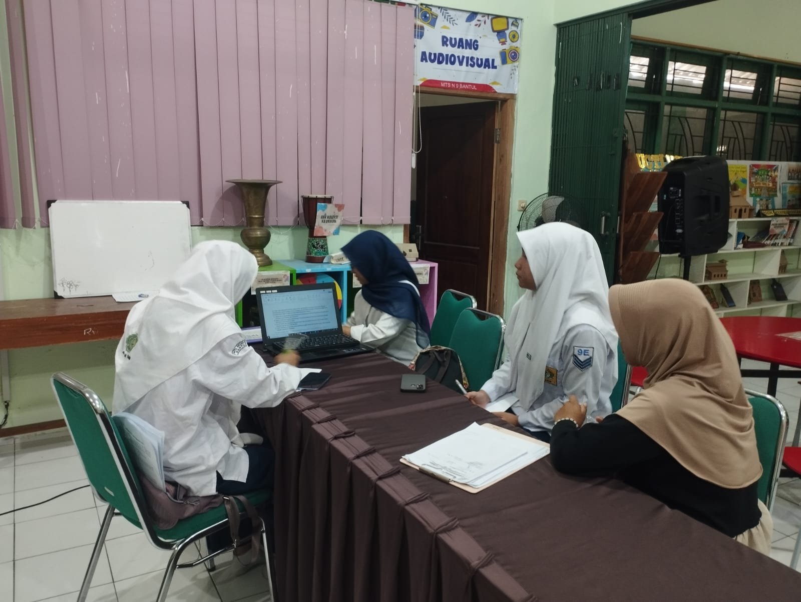 Persiapan OMI, Murid MTsN 9 Bantul Ikuti Bimbingan Bidang IPS