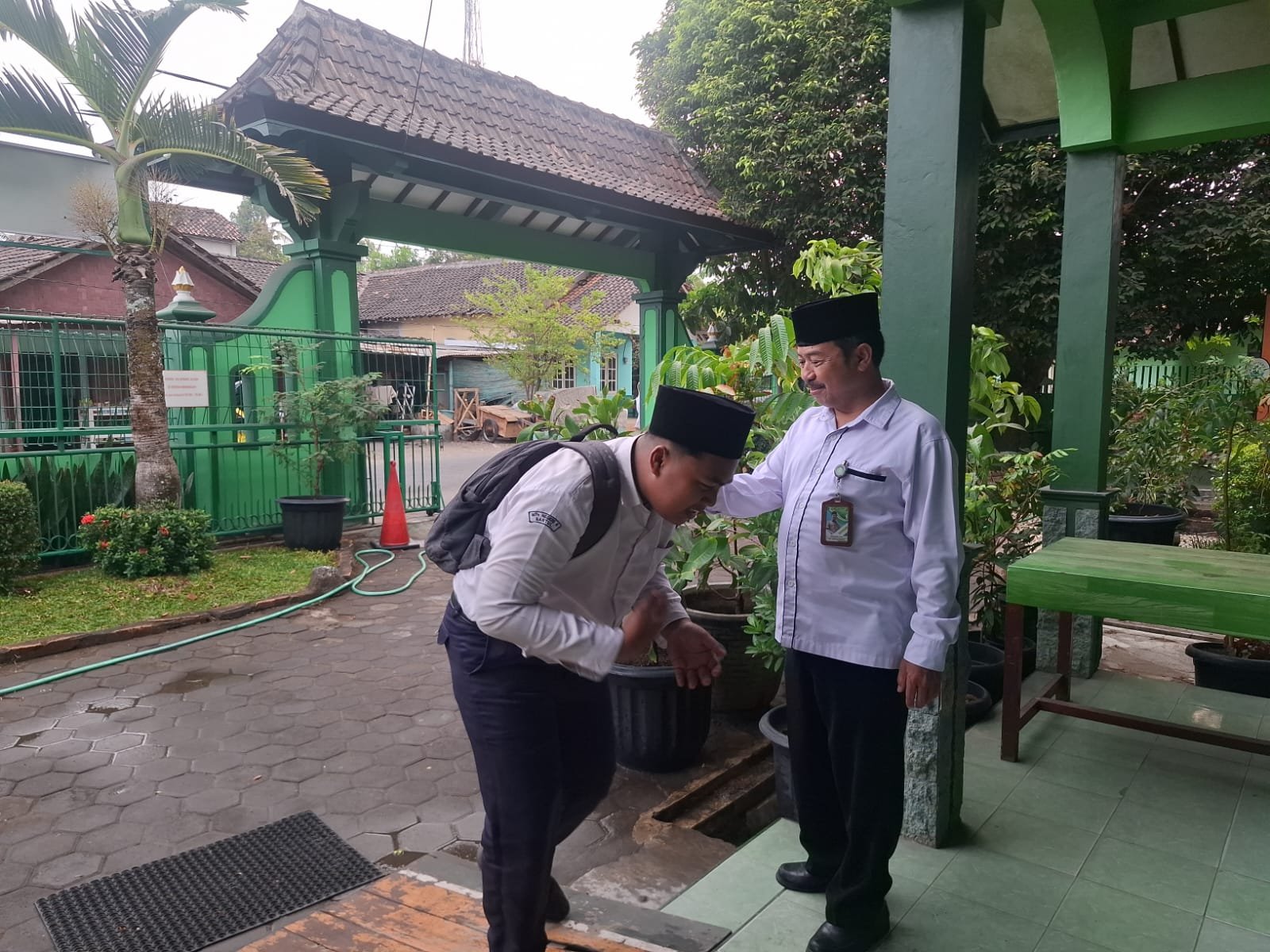 Kepala MTsN 6 Bantul Konsisten Terapkan Inovasi Cerdik Menyambut Kedatangan Siswa