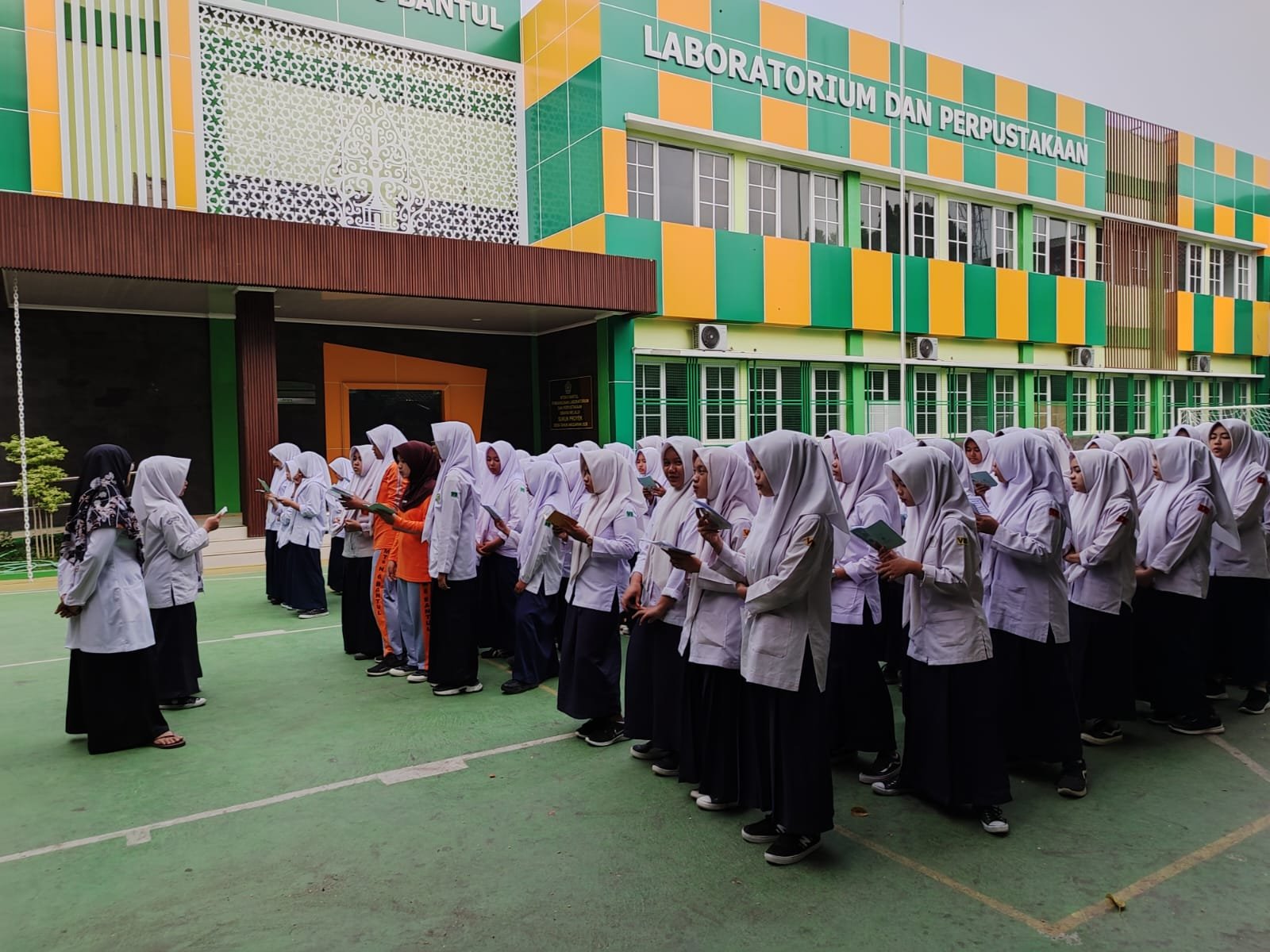 Gema Pagi: Siswi Udzur MTsN 6 Bantul Tebarkan Kesejukan Lewat Asmaul Husna