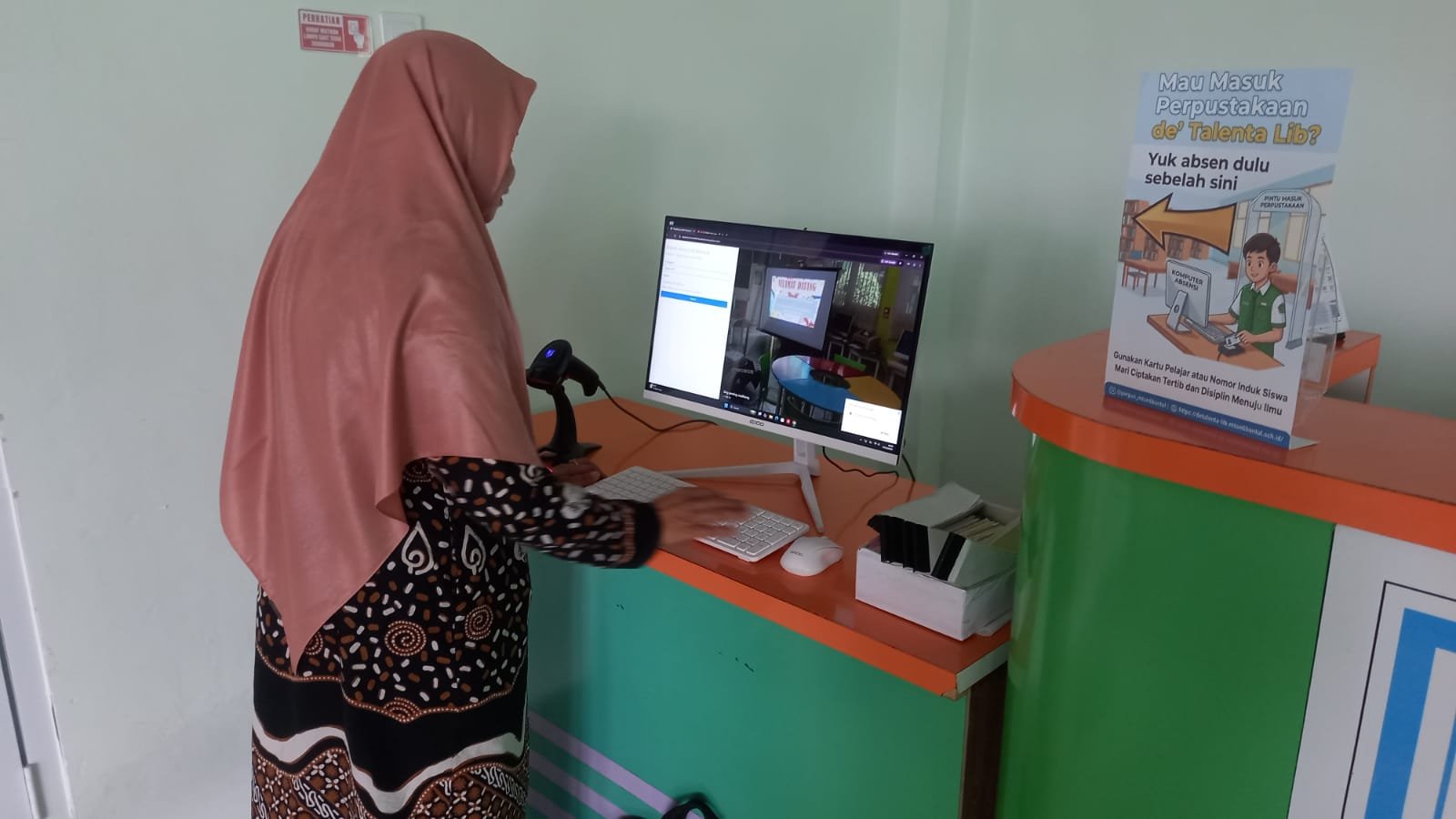 Guru Seni Budaya Aktif Presensi Kunjungan di De’Talenta Lib