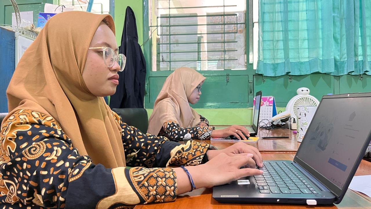 Guru Mapel MIN 1 Bantul Ikuti Ujian AKGTK dengan Lancar