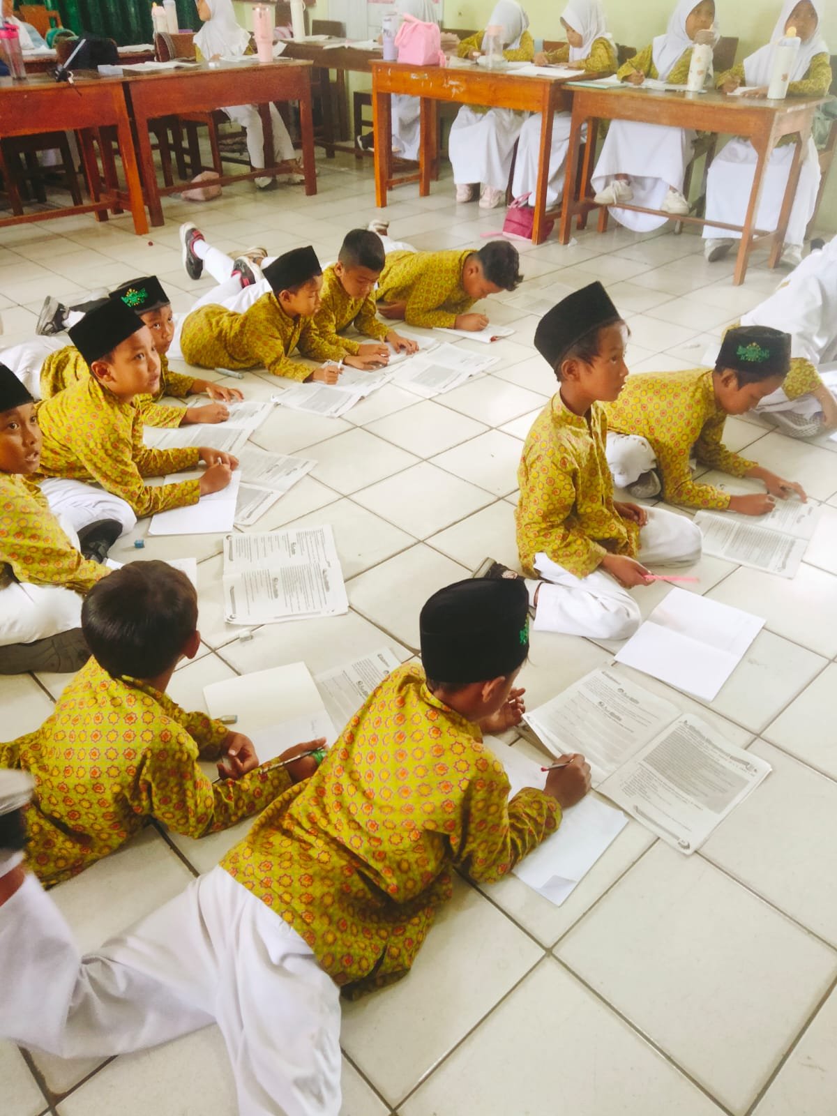 Tegak Bersambung, Teguhkan Cinta Budaya Jawa: Murid MIN 2 Bantul Antusias Belajar Bahasa Jawa