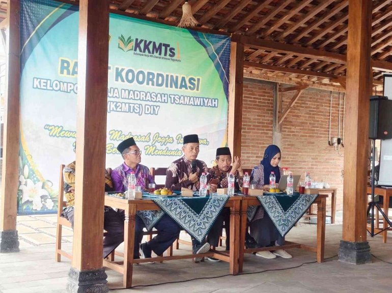 Kepala MTsN 2 Bantul Simak Pembinaan Kabid Penmad DIY dalam KKM MTs