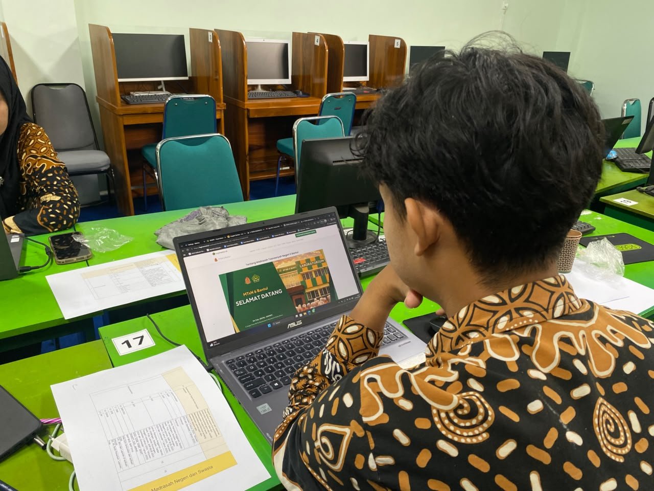 Pembaruan Data GTK, Admin MTsN 6 Bantul Pastikan Informasi di Web Lagi Mantul Terkini