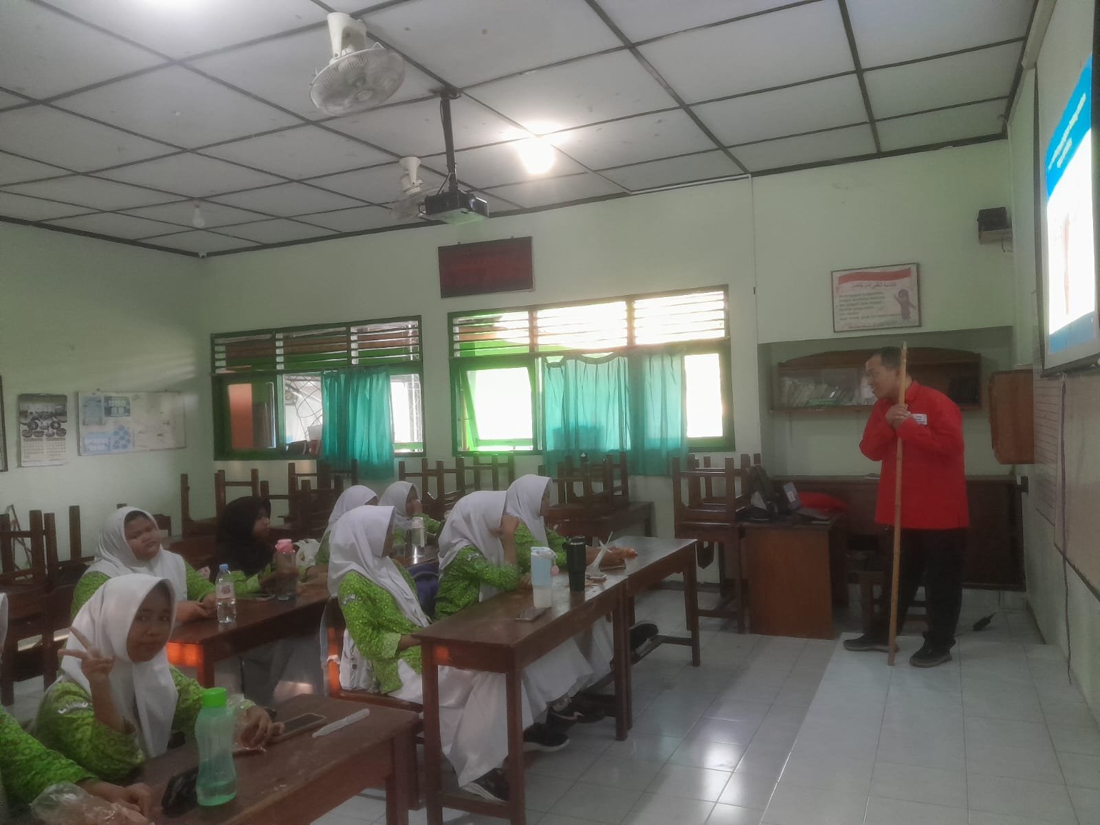 Siswa MTs N 6 Bantul Antusias Ikuti Ekstrakurikuler PMR