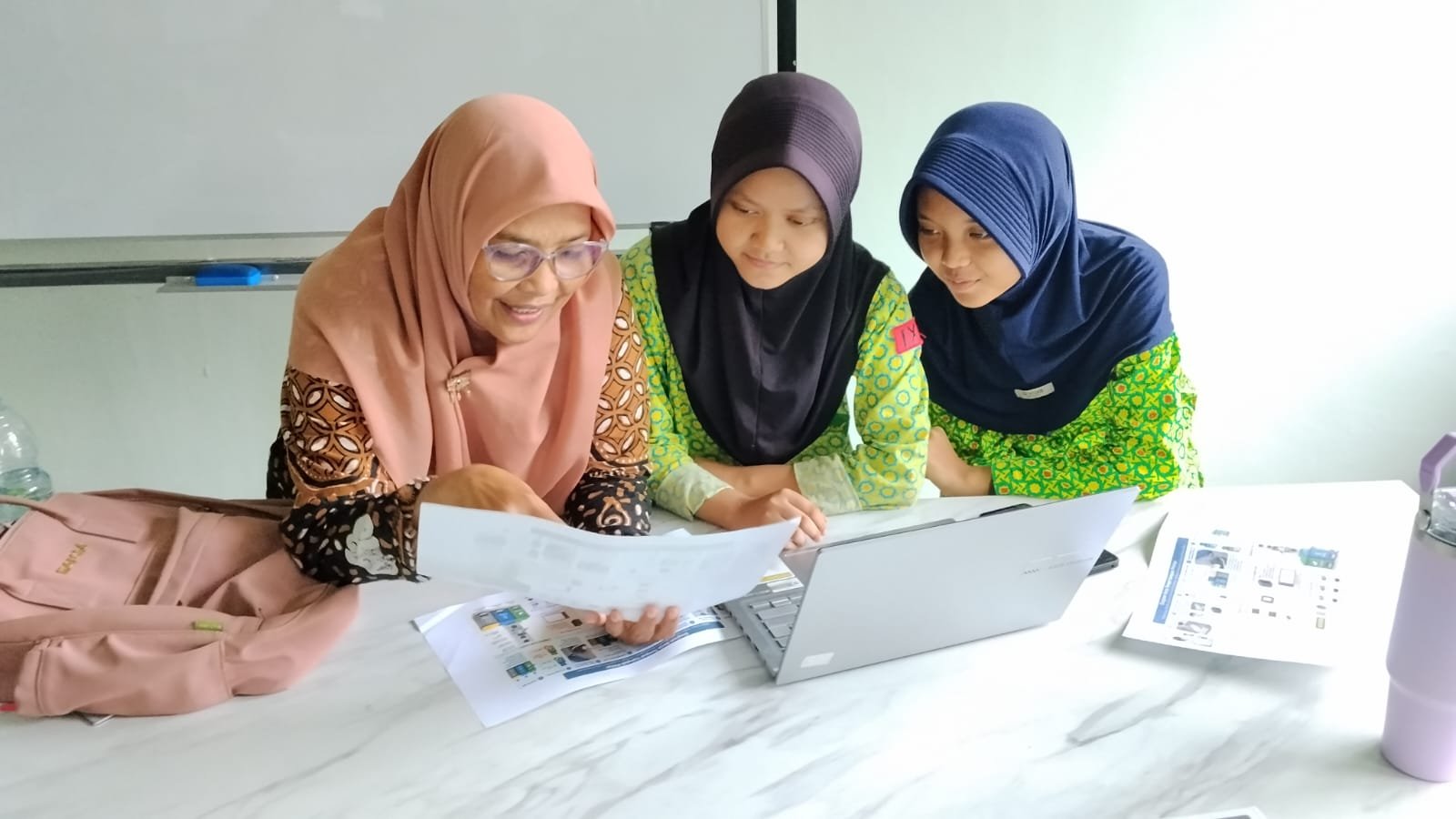 Tim Smart Bin E-Tilang MTsN 6 Bantul Terus Matangkan Prototipe