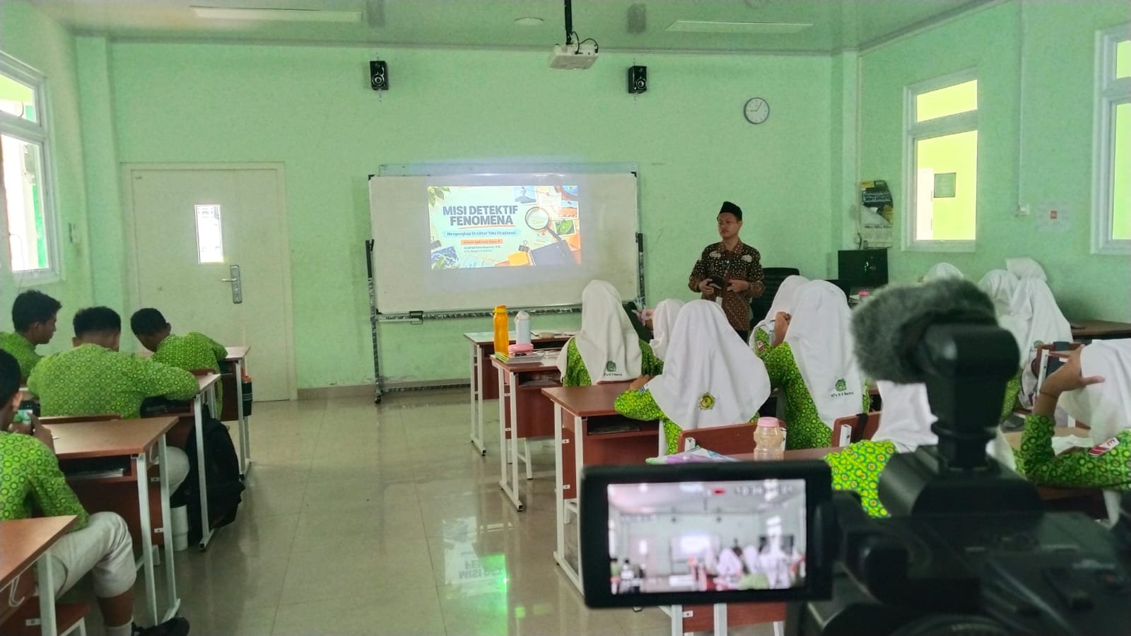 Belajar Aktif, Terekam Inspiratif: Pembelajaran Bahasa Indonesia IX E MTsN 9 Bantul