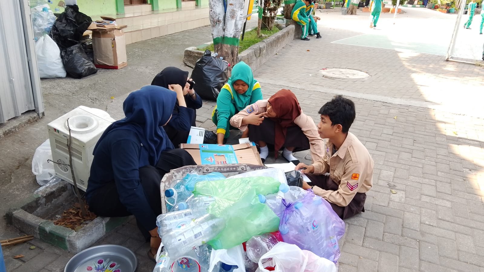 Sampah Jadi Cuan! Trash Coin Bikin Jumat Ceria MTsN 9 Bantul Makin Seru