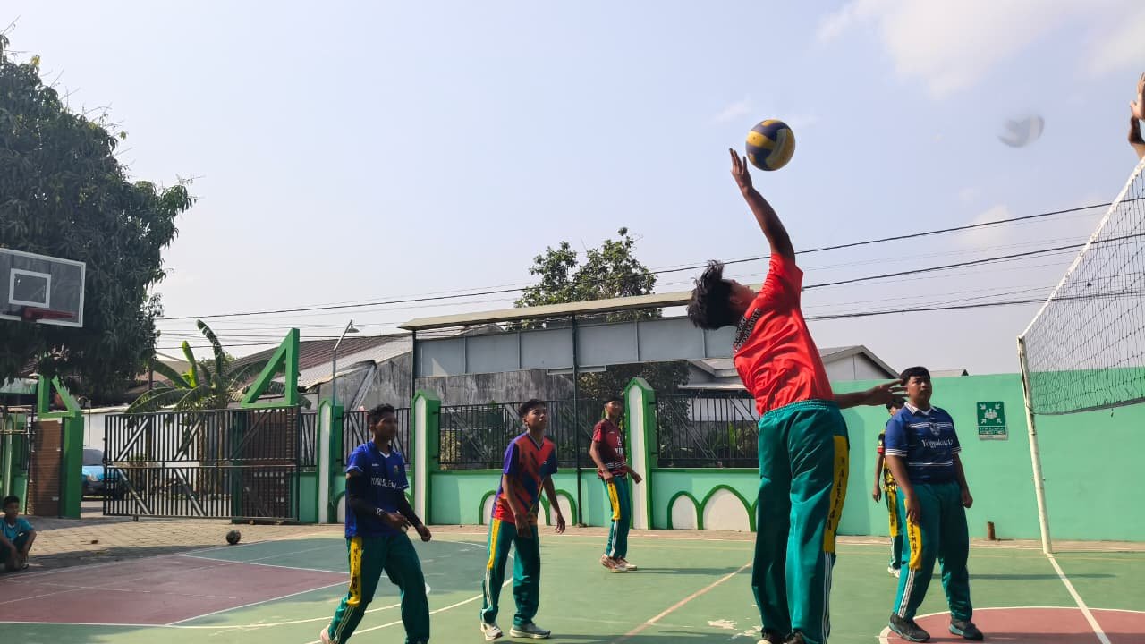 Jelang PKM, Tim Voli Putri MTsN 9 Bantul Gelar Latihan Tanding Bersama MAN 4 Bantul