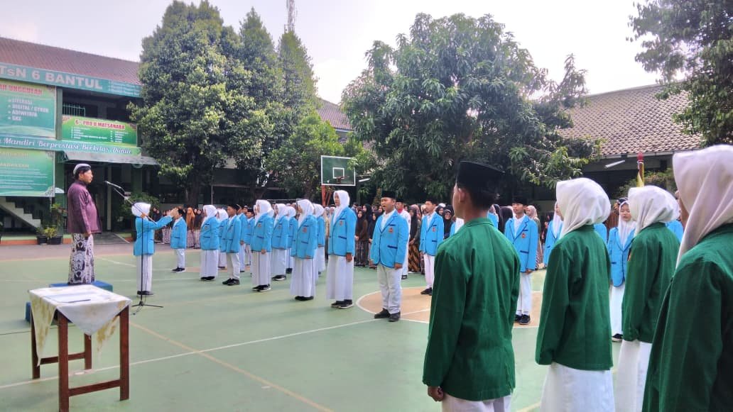 Empat Lagu Menggema dalam pelantikan OSIM MTsN 6 Bantul Masa Bakti 2026-2027