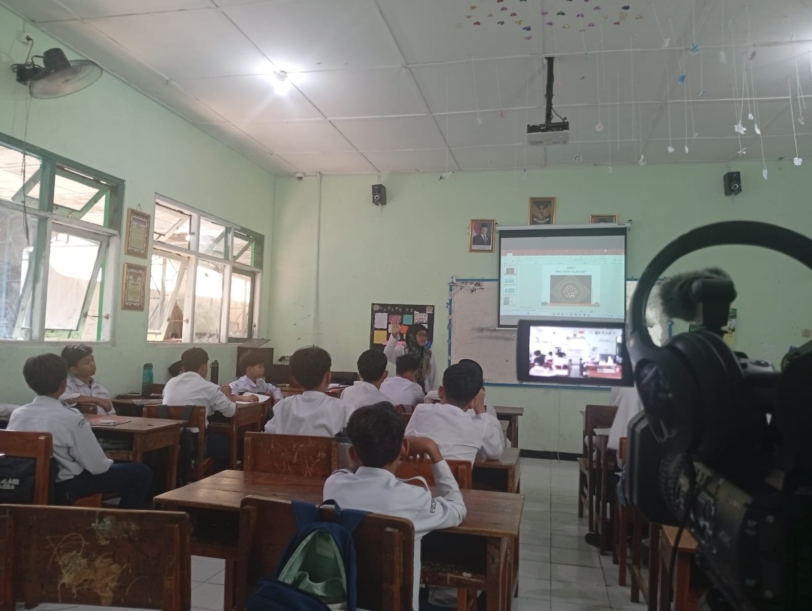 Perkuat Keimanan, Zumaidah Ajak Siswa Kelas VII E Memahami Sifat-Sifat Allah