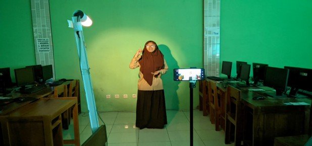 From Practice to Performance: Wulan, Murid MTsN 9 Bantul Siapkan Aksi Terbaik di English Competition