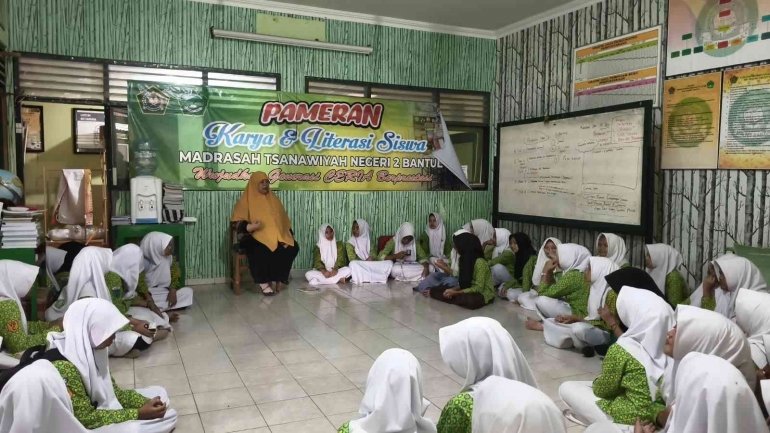 Keputrian MTsN 2 Bantul Tanamkan Kebiasaan Bersyukur