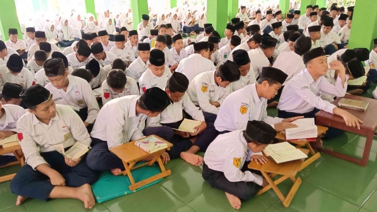 Murid MTsN 2 Bantul Khusyuk Ikuti Penguatan Tahfidz