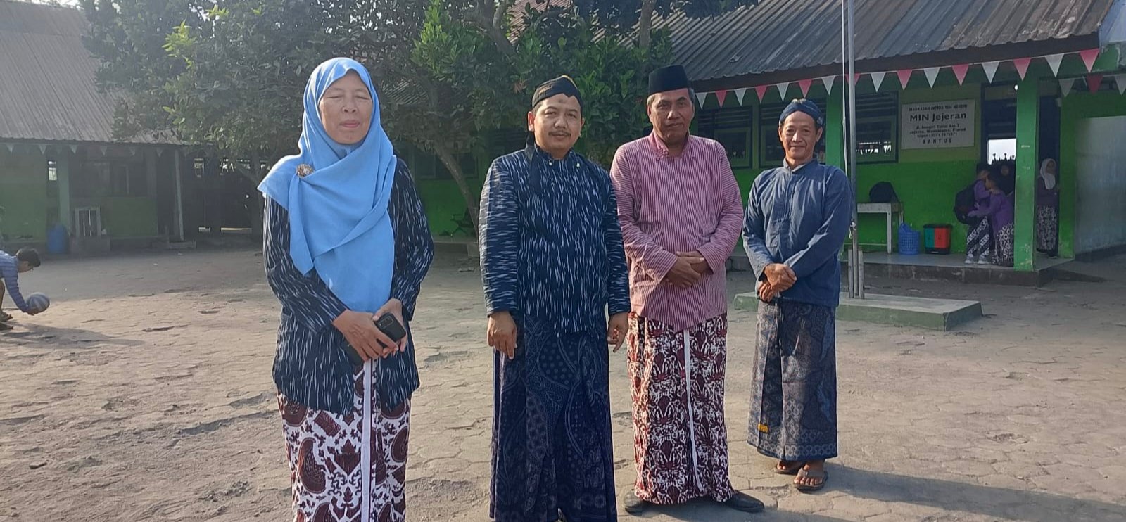 Berbusana Jawa, Berbudaya, Berkarakter