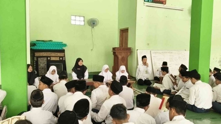 Semaan Al-Quran Juz 1 Awali Kegiatan Senin Pertama MTsN 2 Bantul
