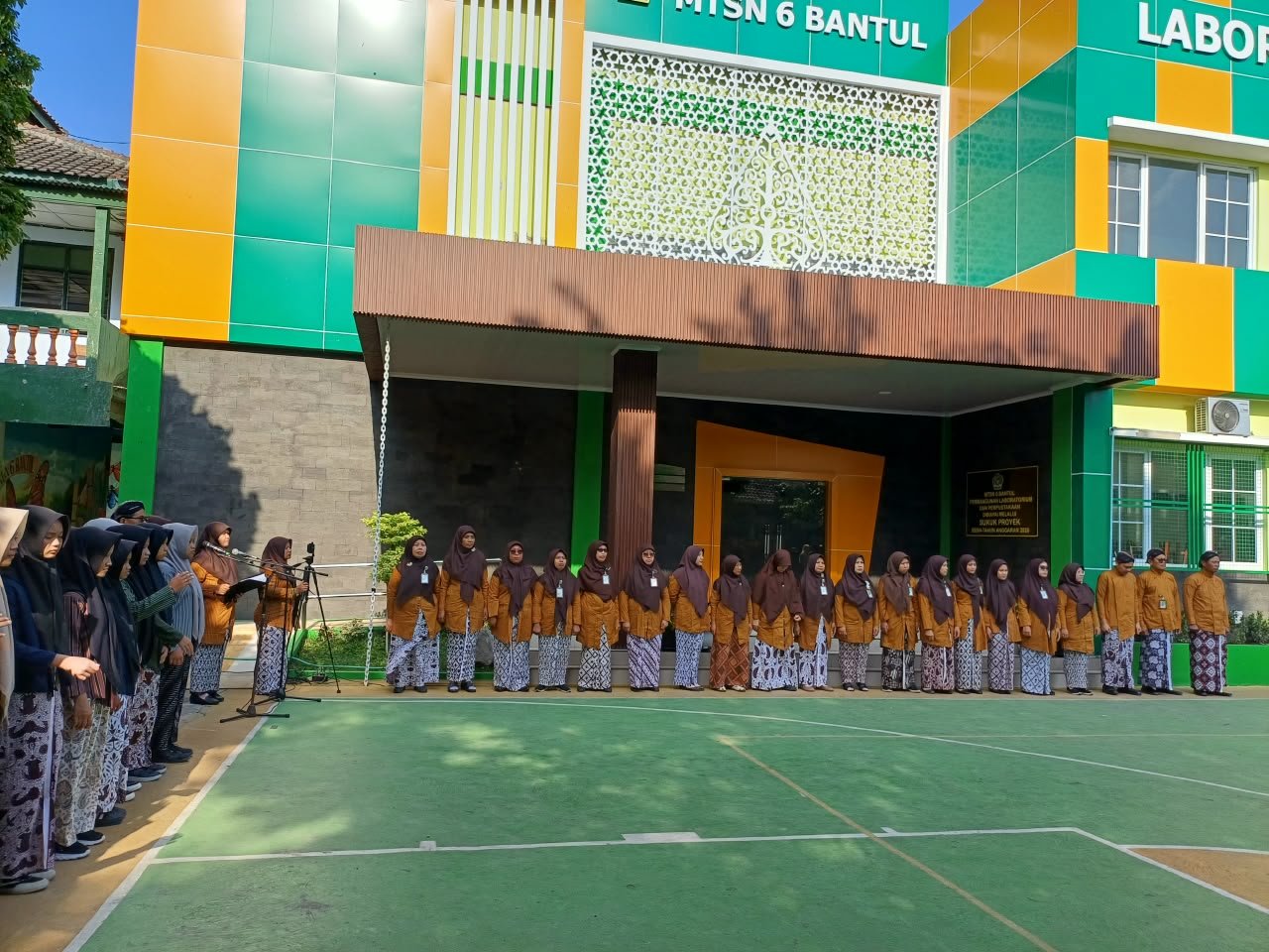 Guru dan Pegawai MTsN 6 Bantul Saksikan Langkah Baru OSIM Periode 2026/2027