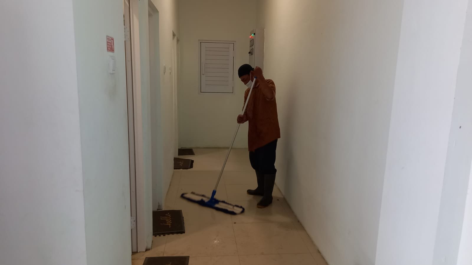 Cleaning Service MTsN 6 Bantul, Pahlawan Kebersihan yang Tak Kenal Lelah
