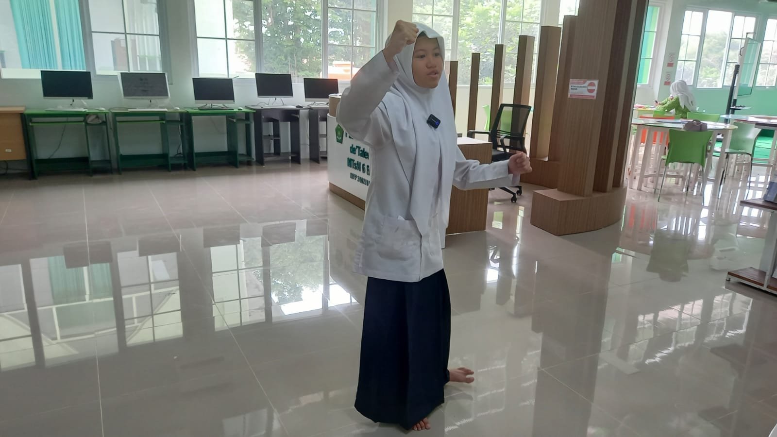 Afizah Adlin Nazuroh Semangat Buat Video Resensi Buku di De’Talenta Lib