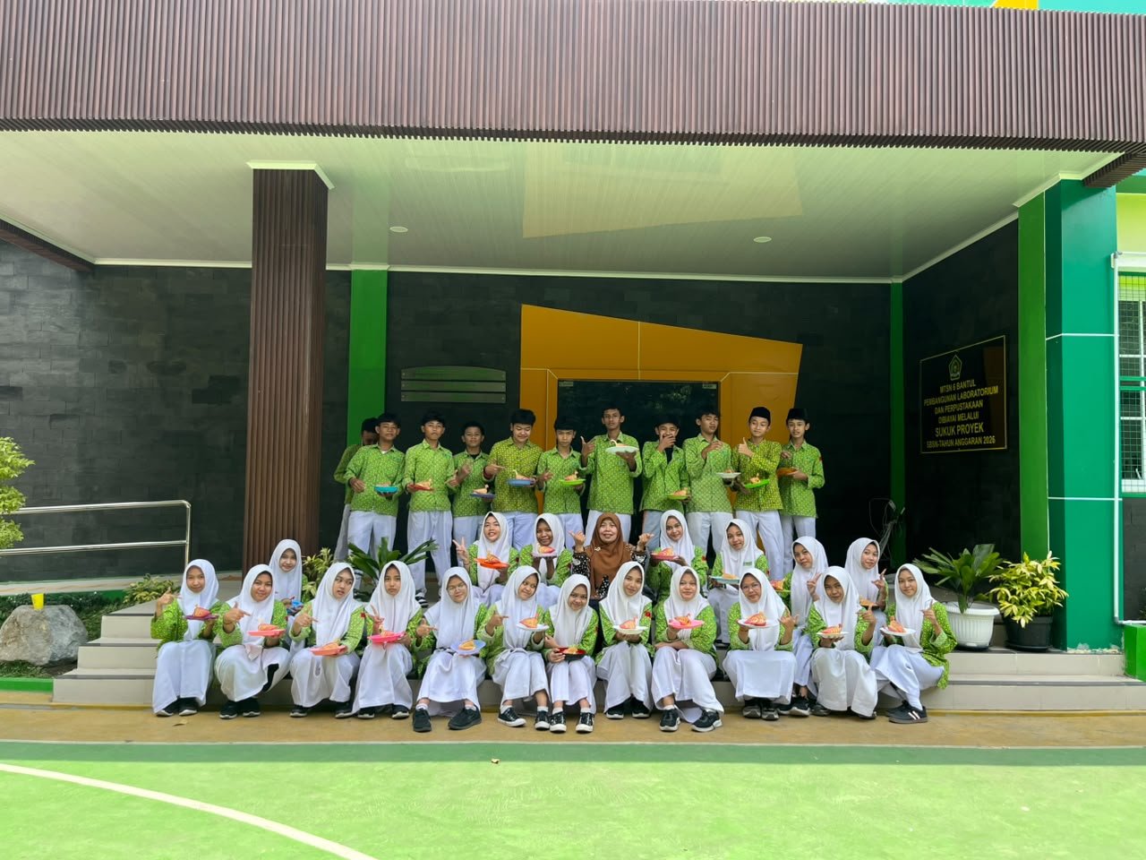Gemoy! Kreasi Apel Bentuk Bebek Buatan Murid Kelas 9B MTsN 6 Bantul