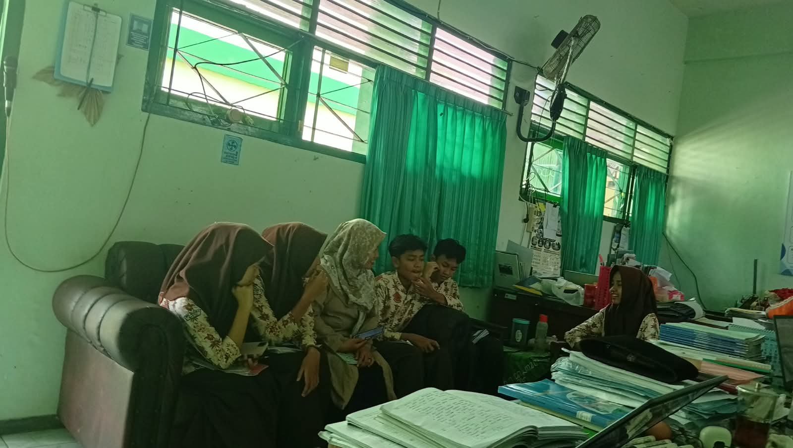Mantapkan Kesiapan TO MKKS, Pembimbing Kecil MTsN 6 Bantul Dampingi Laskar TKA TKAD
