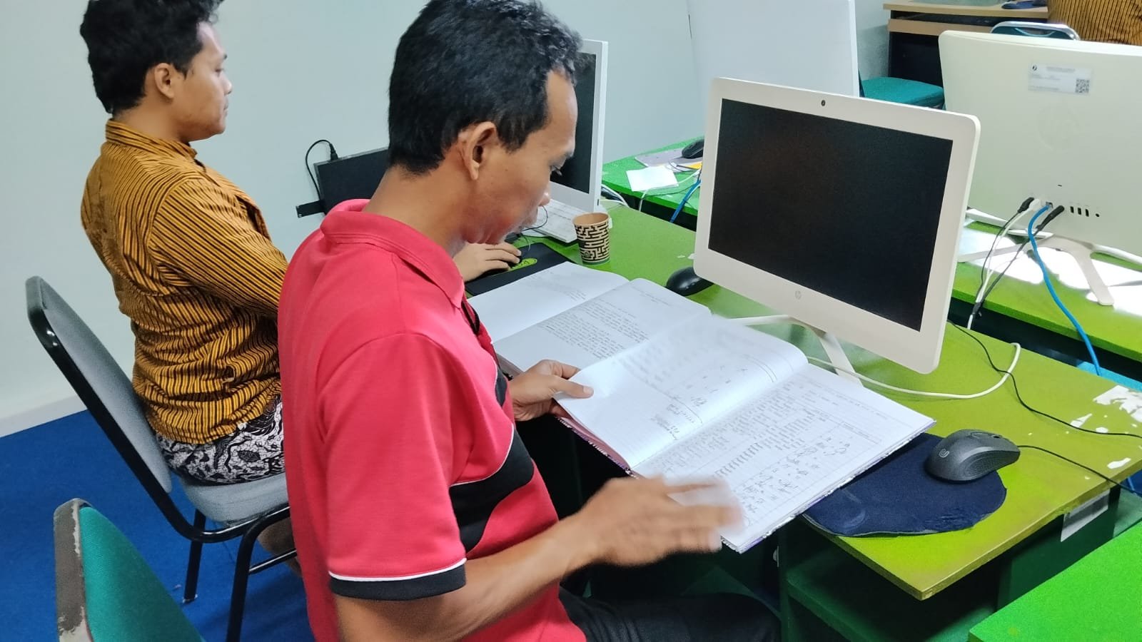 MTsN 6 Bantul Cek Kelengkapan Administrasi Presensi dan Notulen Rapat