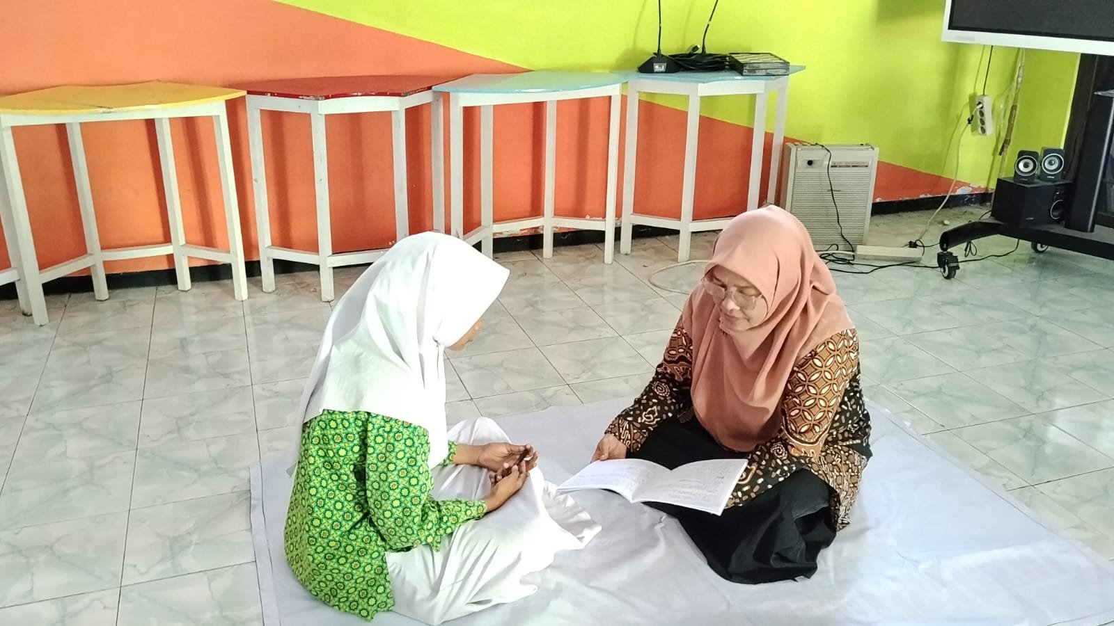 Guru MTsN 6 Bantul Dampingi Siswa Atasi Kendala Belajar Matematika