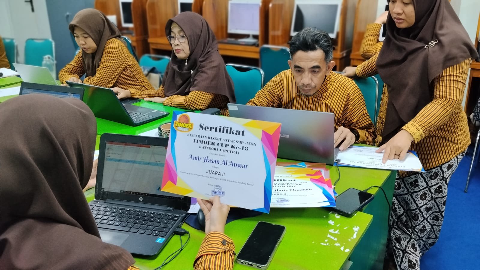 Kesiswaan MTsN 6 Bantul Tertibkan Administrasi Piagam Prestasi Siswa