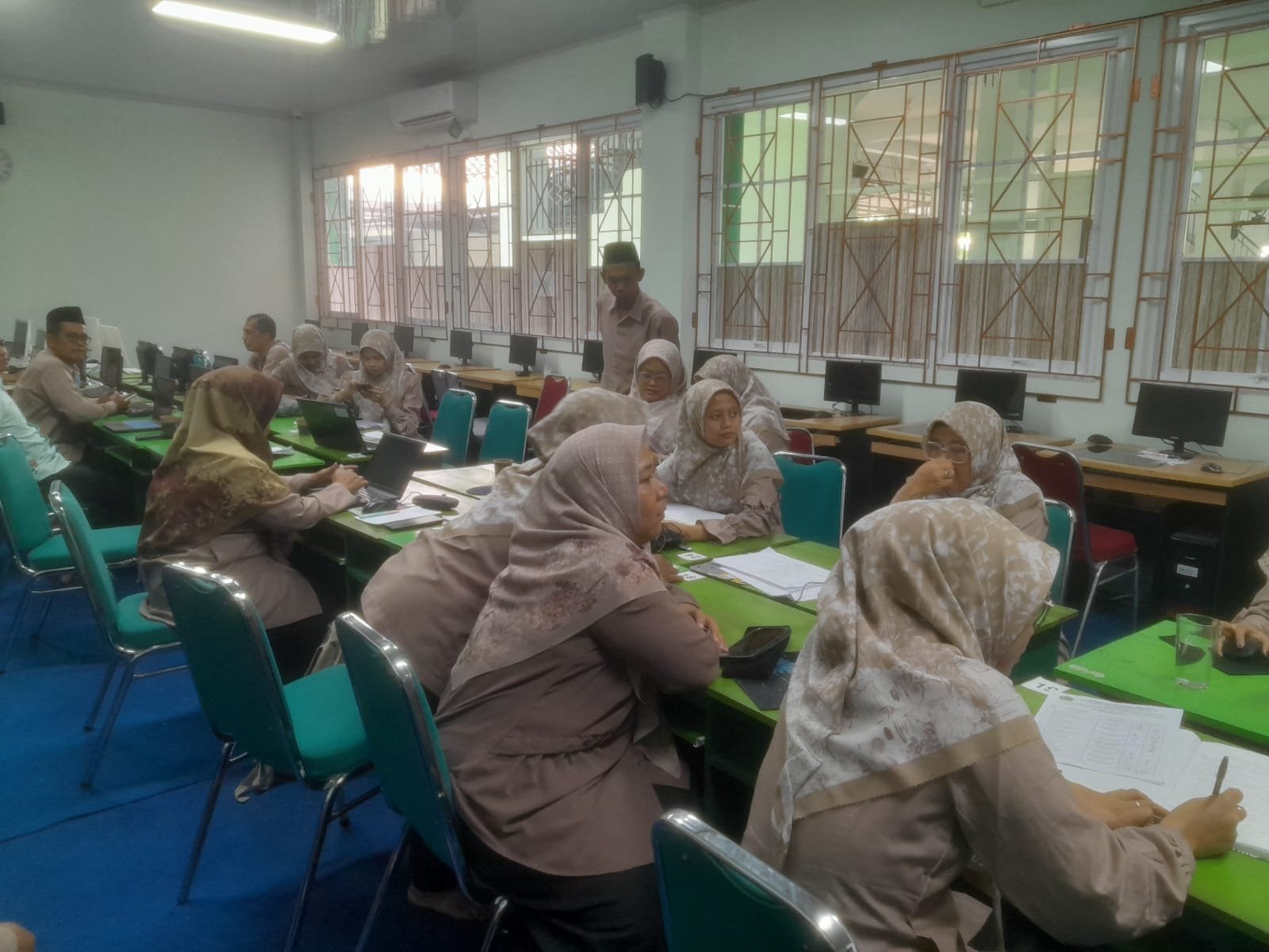 Guru Bahasa Jawa MTs N 6 Bantul Ikuti Pengarahan Lomba Apresiasi dan Penguatan Pengelolaan Informasi
