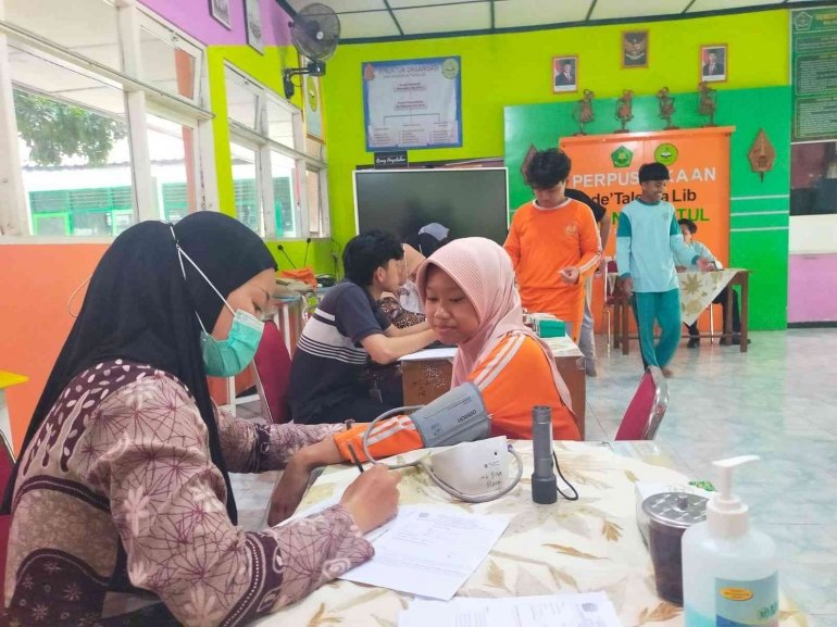 Jaga Kesehatan Sejak Dini, Siswa IXF MTsN 6 Bantul Ikuti CKG