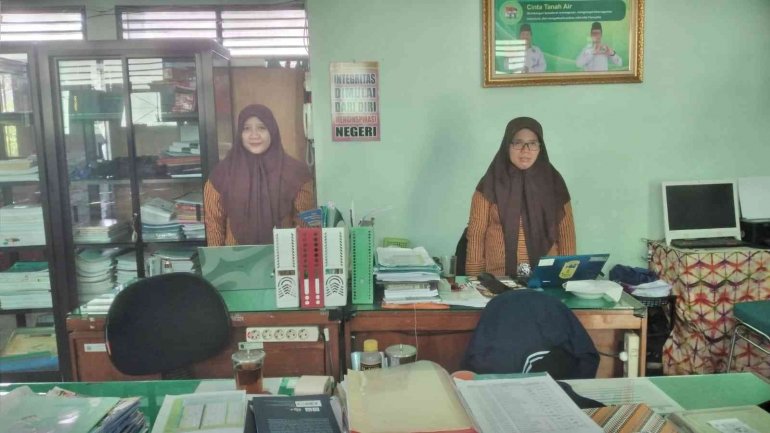 Warga MTsN 6 Bantul Dengarkan dengan Khidmat Lagu Indonesia Raya