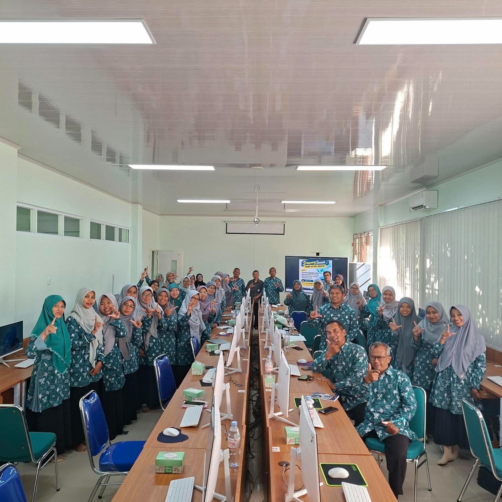 Dua Guru IPS MTsN 9 Bantul Ikuti Srawung Ilmiah MGMP IPS, Bahas ZEE dan Kedaulatan Maritim