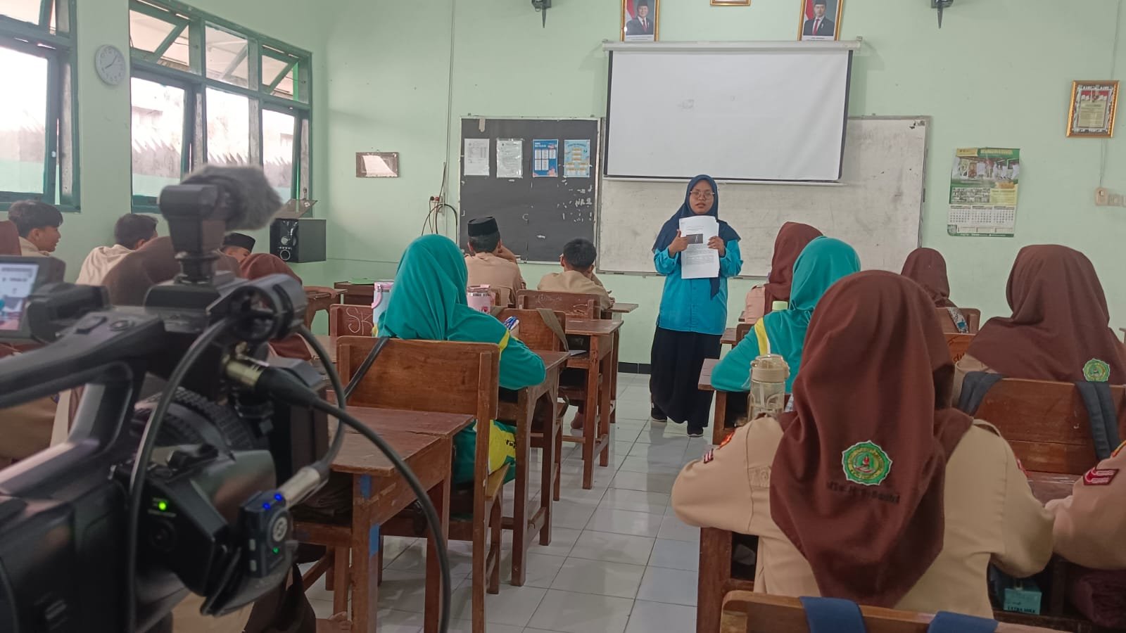 Dari QR Code ke Presentasi, Murid 8A Belajar Bijak Menjalin Relasi Teman Sebaya