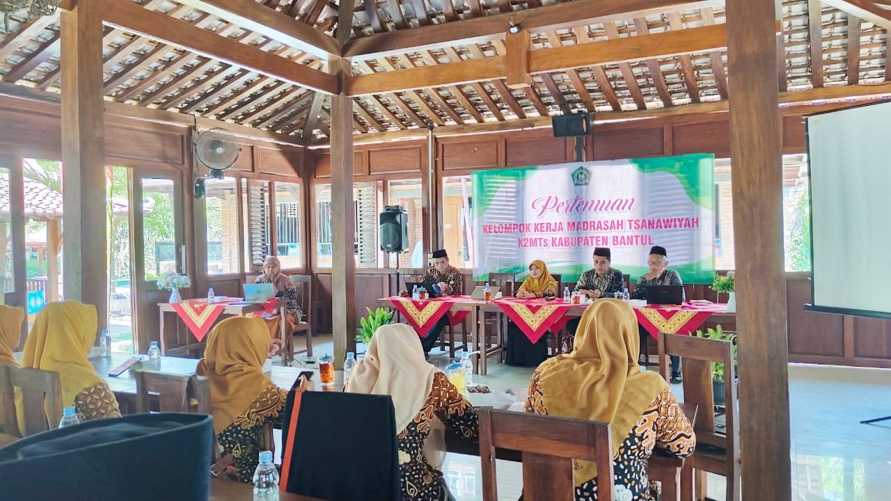 Perkuat Kolaborasi, MTsN 9 Bantul Ikuti Pertemuan Rutin KKMTs