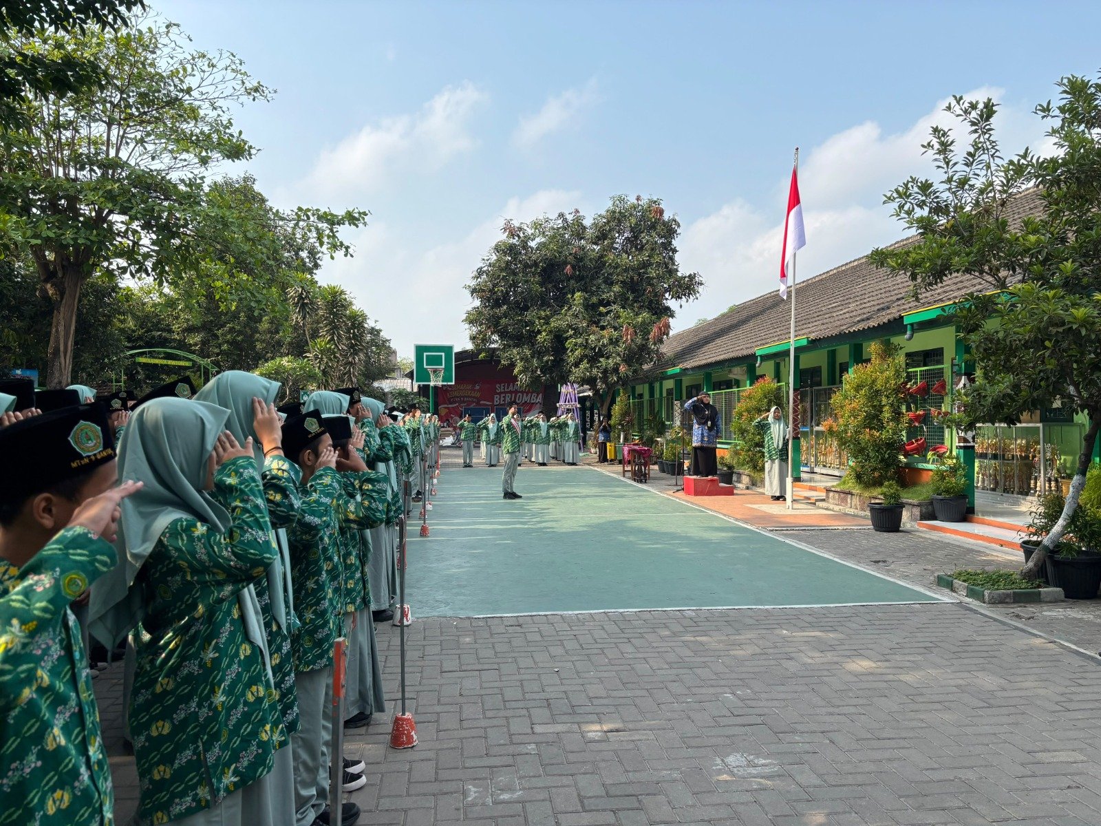 Kobarkan Semangat Persatuan, MTsN 9 Bantul Khidmat Peringati Hari Kesaktian Pancasila