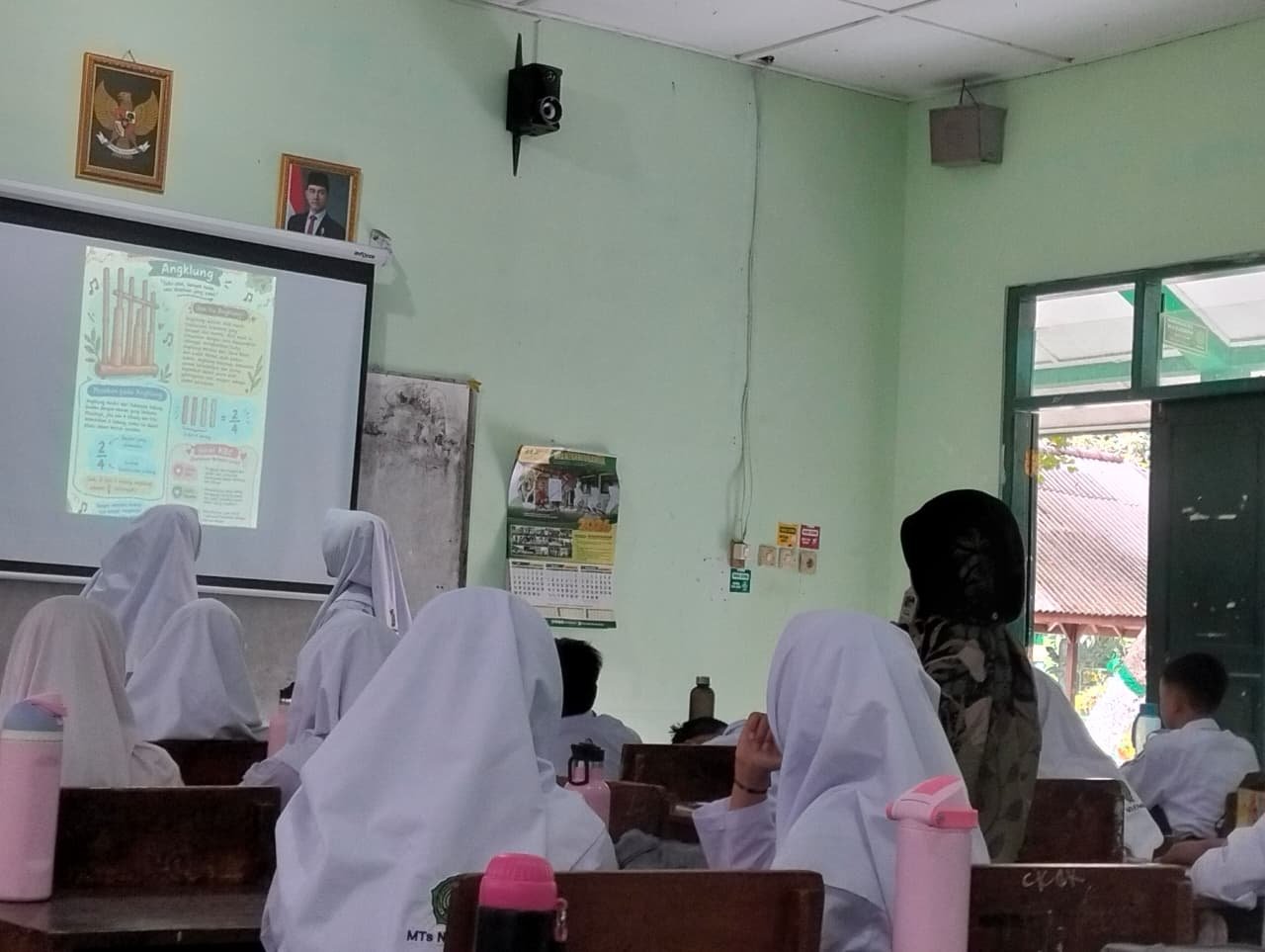 Asyik Belajar Pecahan, Kelas VII A Ikuti Supervisi Pembelajaran Matematika Bersama Noor Shofiyati