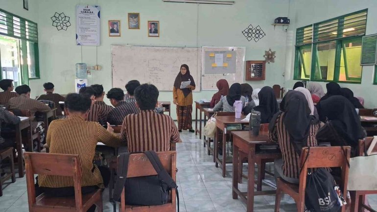 Mantapkan Kesiapan Akademik, Siswa Kelas 9C MTsN 6 Bantul Les Matematika