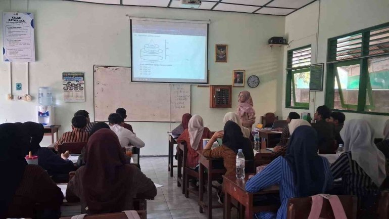 Perkuat Penguasaan Konsep, Siswa Kelas 9B MTsN 6 Bantul Ikut Les Matematika