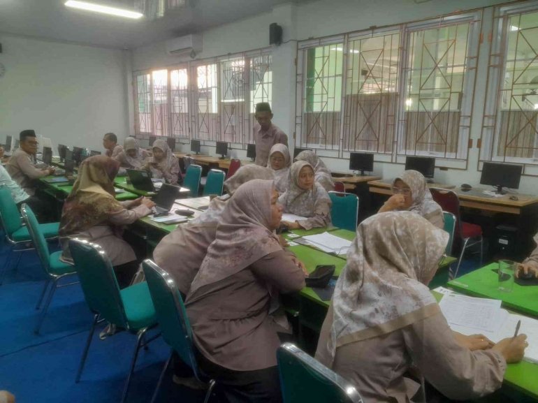 Guru Bahasa Jawa MTsN 6 Bantul Ikuti Pengarahan Lomba SPAB
