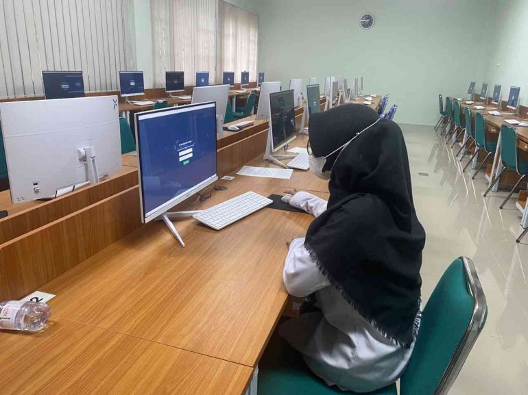 Tim Teknis MTsN 6 Bantul Pastikan Tiga Sesi Ujian Berjalan Lancar